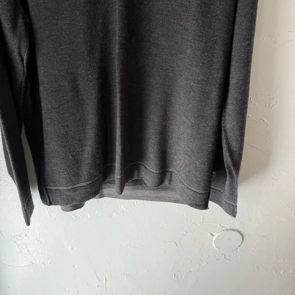 Tommy Bahama Size M Grey 100% Merino Wool V Neck‎ Sweater Preppy Old Money